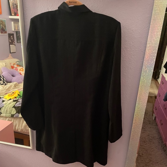 Laura G. Long Black Blazer with Silky Buttons and Pockets, Size 16 - Picture 3 of 3